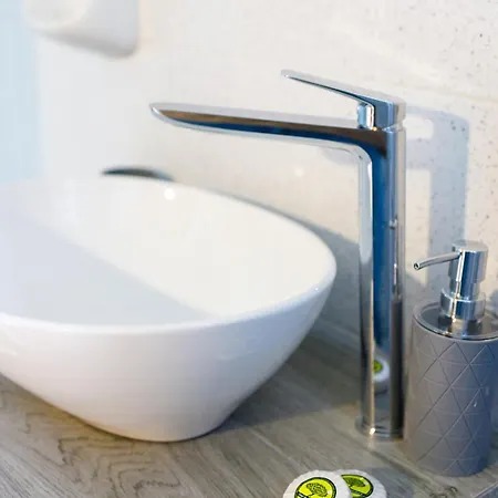 Leonardo's Cycladic Foinikia (Syros)