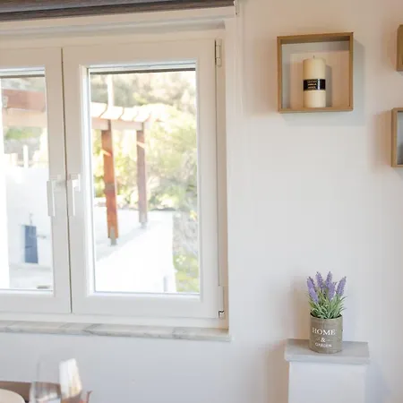 Leonardo's Cycladic *