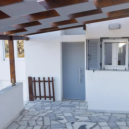 Leonardo's Cycladic * Foinikia (Syros)