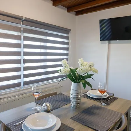 Leonardo's Cycladic *