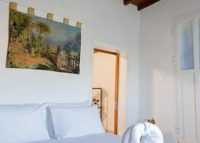 Leonardo's Cycladic *