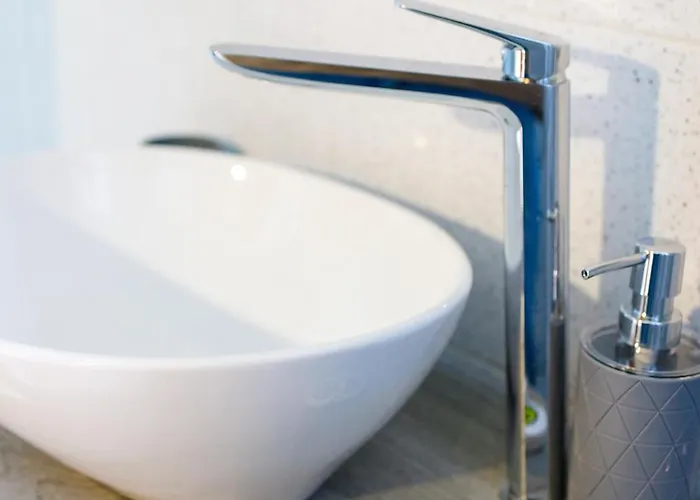 Leonardo's Cycladic Foinikia (Syros)