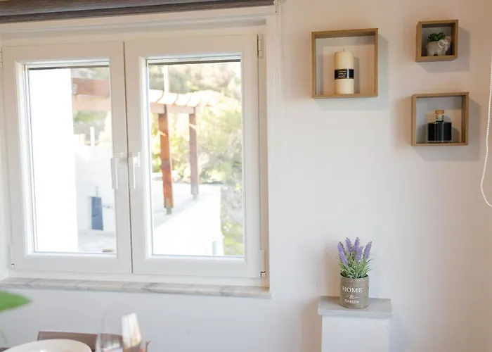 Leonardo's Cycladic *