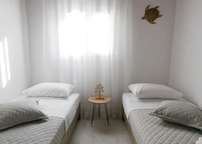 Leonardo's Cycladic *