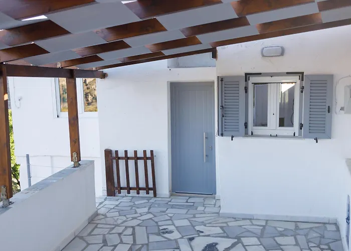 Leonardo's Cycladic * Foinikia (Syros)