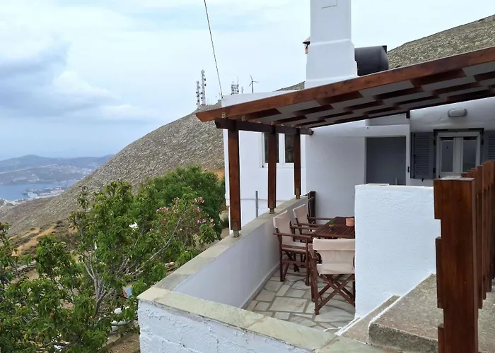 Leonardo's Cycladic Foinikia (Syros)